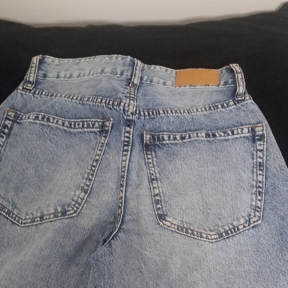 Light Wash Blue Denim Jeans - Picture 4 of 6